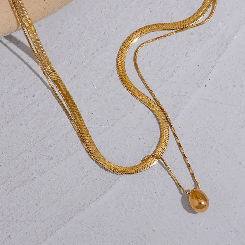 Colar Duplo com Corrente de Cobra e Pingente em Gota