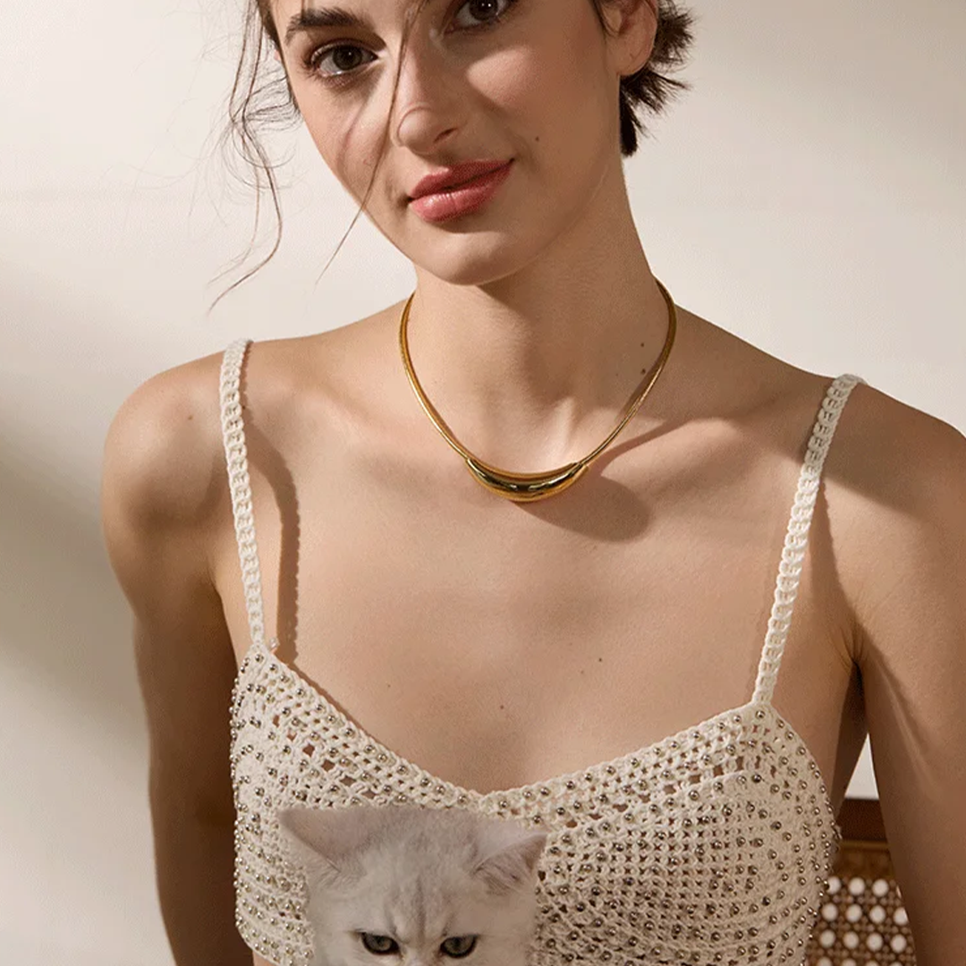Colar Gargantilha Choker com Pingente Deitado Irregular