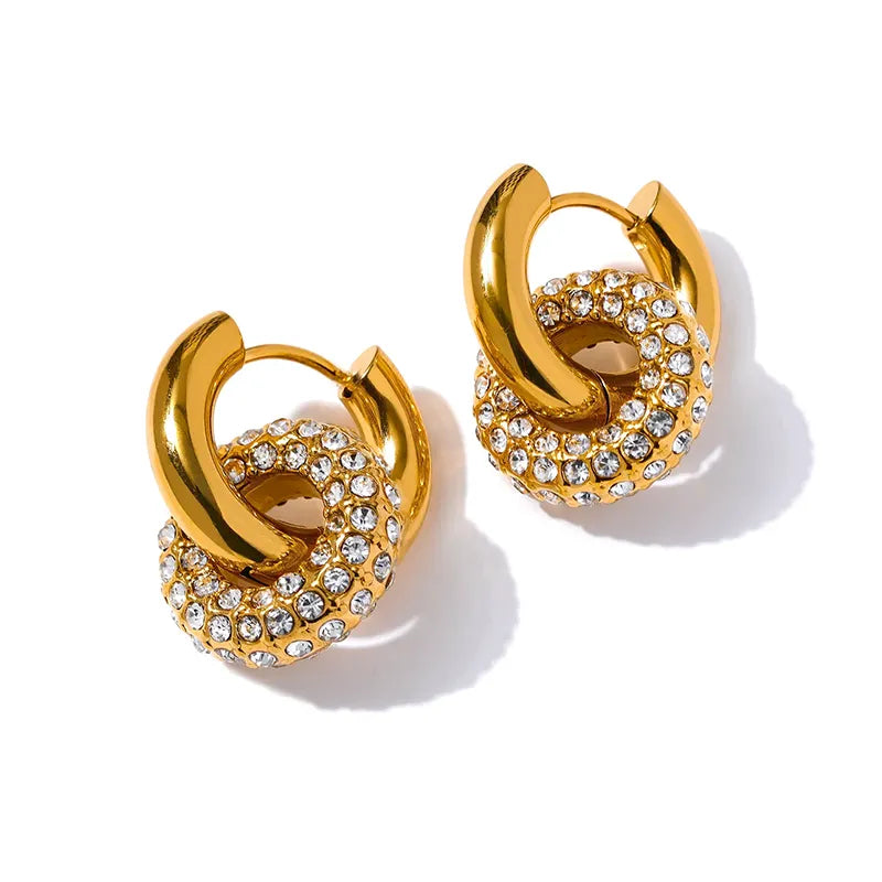 Brinco Hoop com Pingente de Argola Cravejada de Zircônias