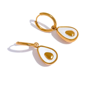 Brinco Hoop com Pingente de Abacate e Concha Natural