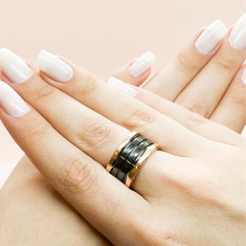 Anel Preto Romano com Ouro Rosa
