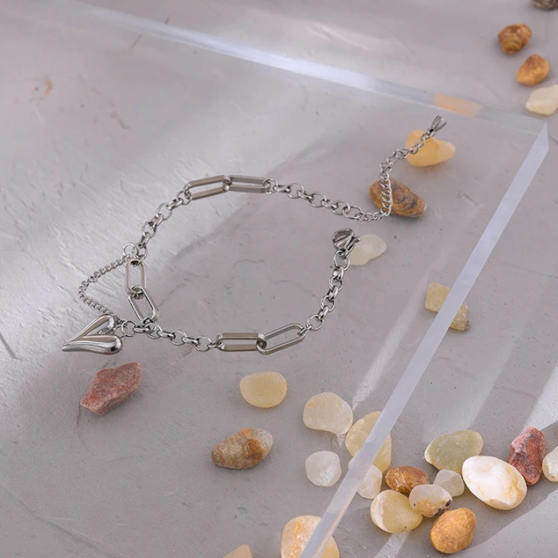 Pulseira de Elos com Pingente de Coração