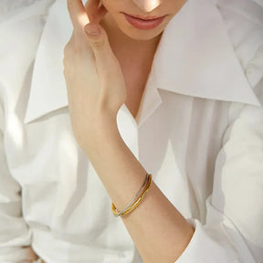 Pulseira Cuff Cruzada Ouro e Prata