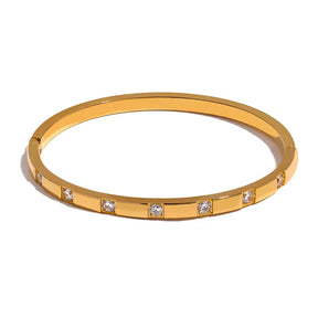 Pulseira Redonda Rígida Cravejada com Zircônia