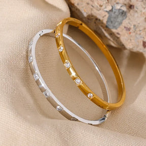 Pulseira Redonda Rígida Cravejada com Zircônia