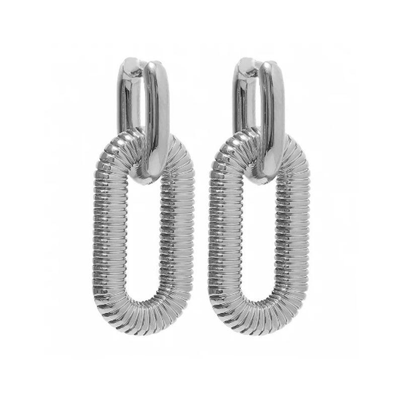 Brinco com Pingente Oval com Textura Irregular