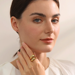 Anel Twist Dourado Tamanho Ajustável