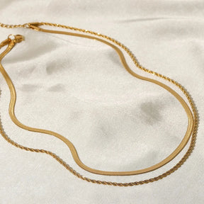 Colar de Camadas com Corrente de Cobra