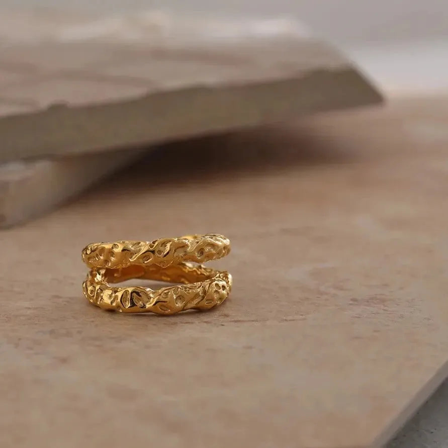 Anel Camada Dupla com Textura Irregular Banhado em Ouro