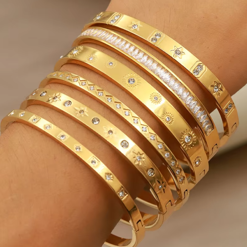 Pulseira Rígida com Flor Cravejada de Zircônia