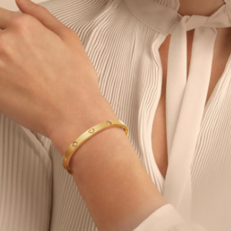 Pulseira Love com Coração Cravejada de Zircônia