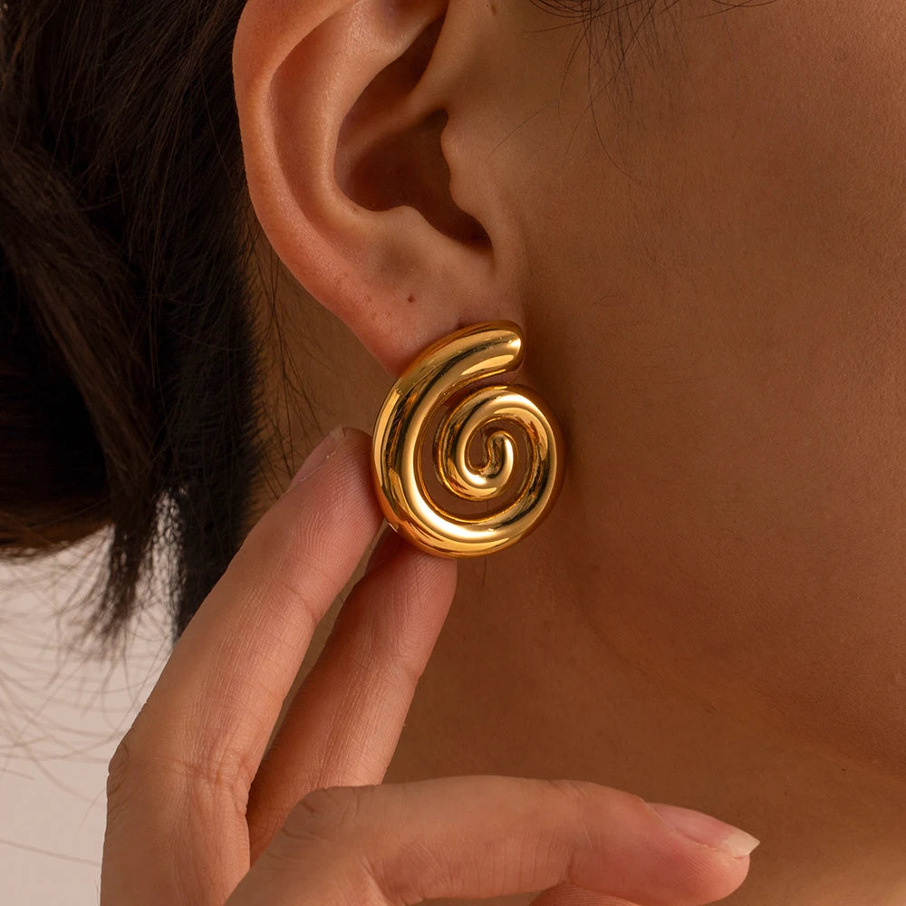 Brinco Caracol Hoop Vazado em Espiral