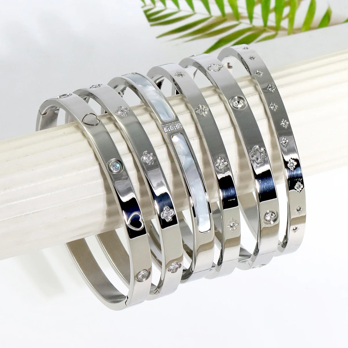 Pulseira Love com Coração Cravejada de Zircônia