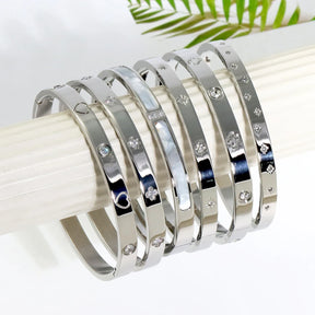 Pulseira Love com Coração Cravejada de Zircônia