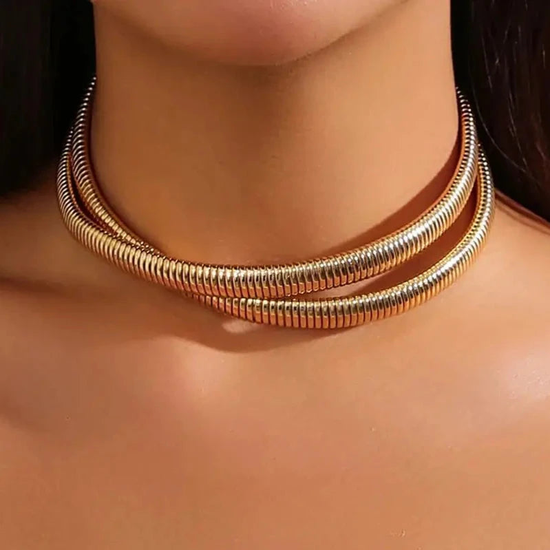 Colar Gargantilha Choker Vintage de Camadas Duplas com Cruz