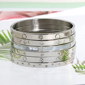 Pulseira Love com Coração Cravejada de Zircônia