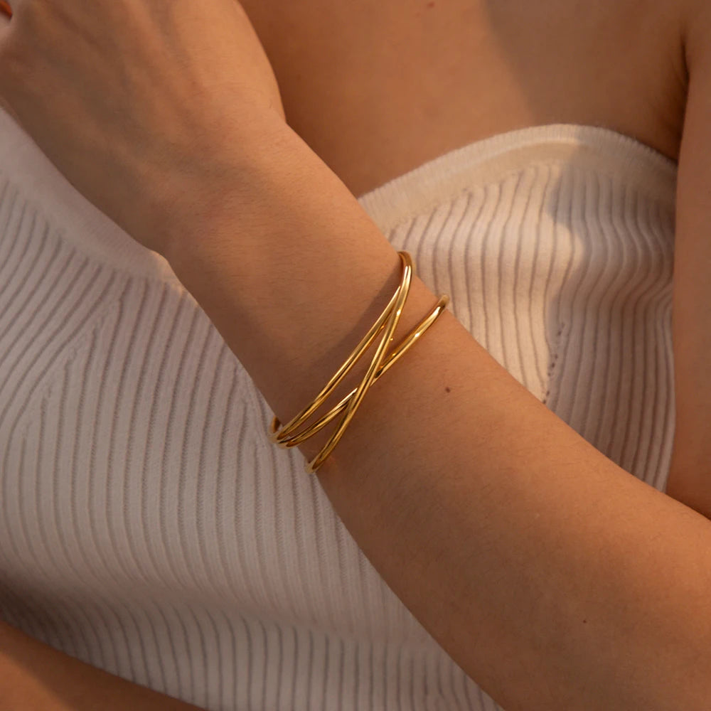 Pulseira Bracelete em Linhas Cruzadas Tamanho Ajustável