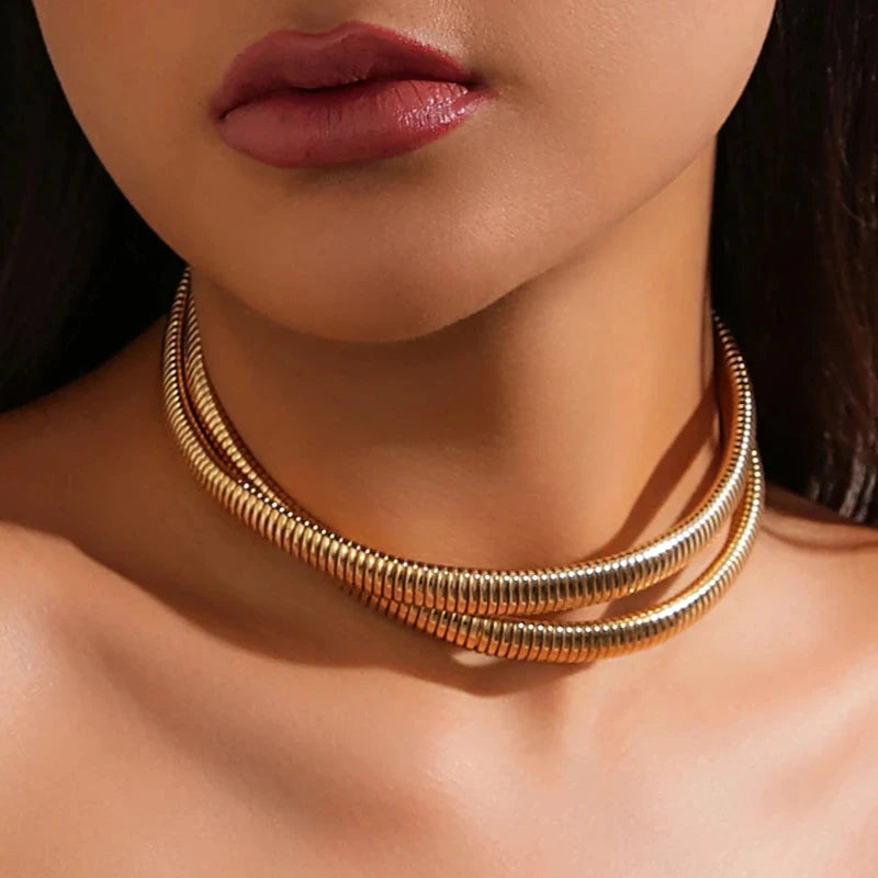Colar Gargantilha Choker Vintage de Camadas Duplas com Cruz