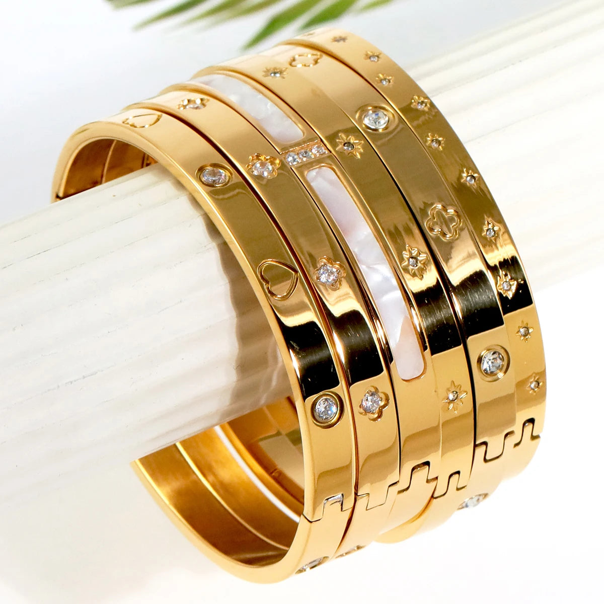 Pulseira Love com Coração Cravejada de Zircônia