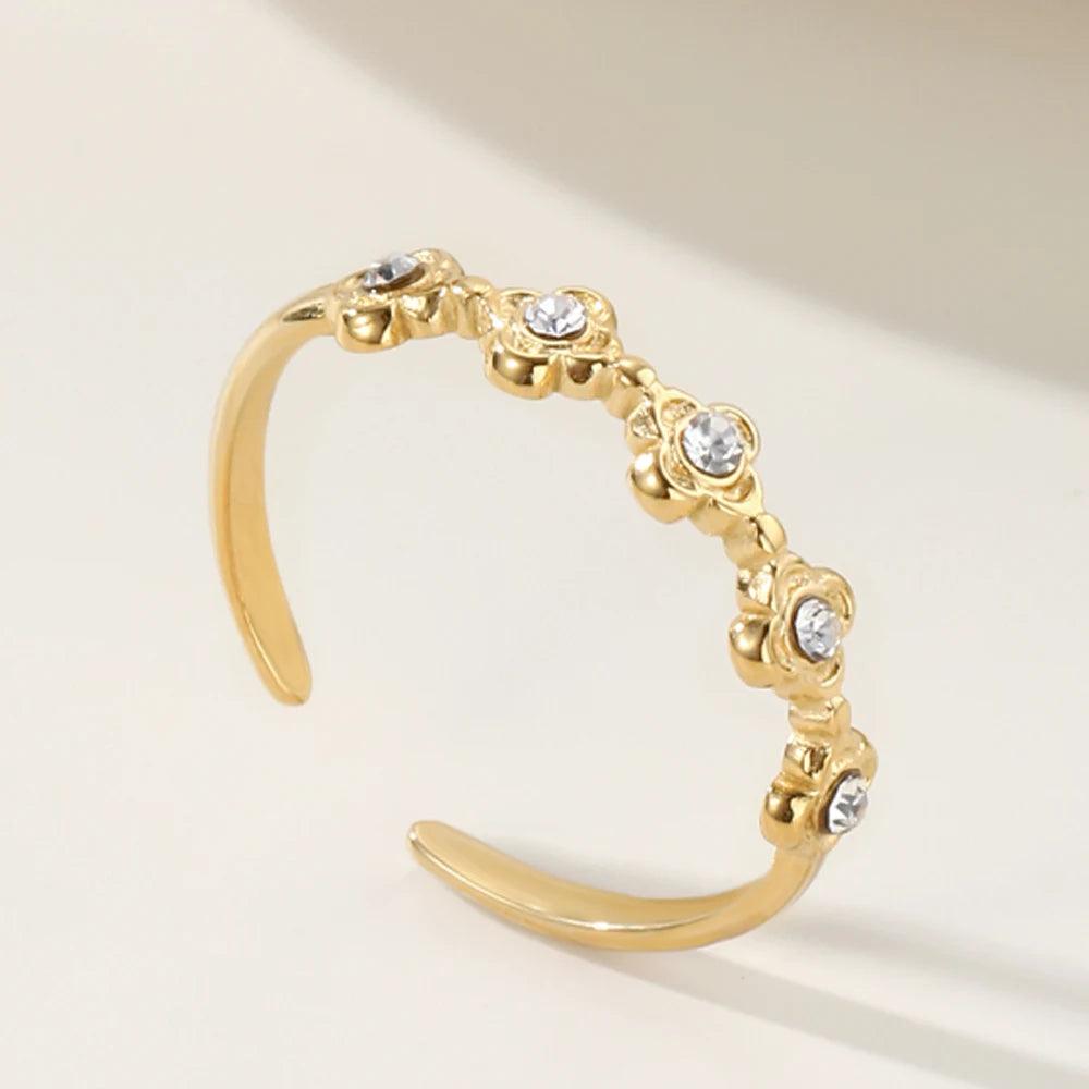 Anel Floral Cravejado de Zircônia - Beverly Joias