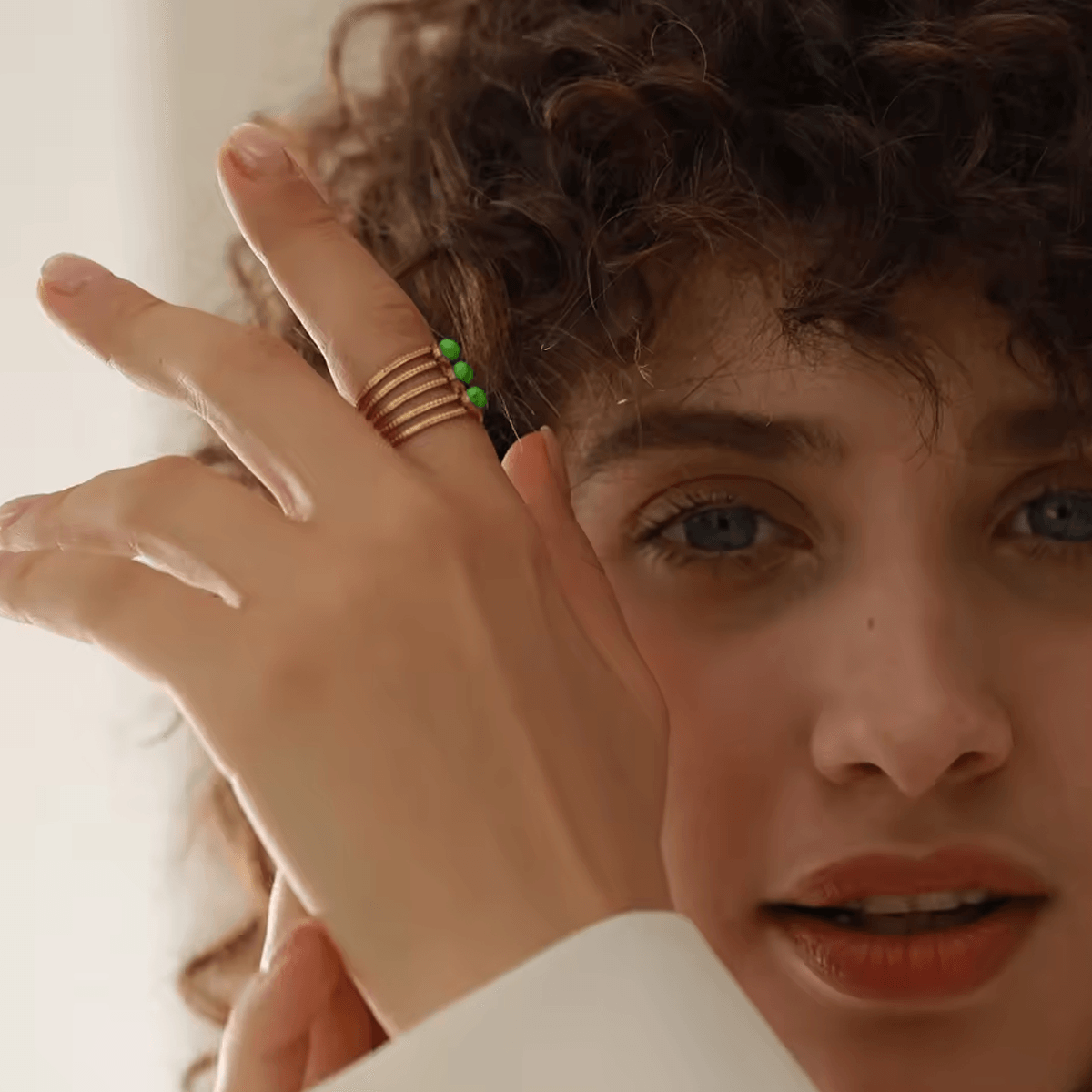 Anel Vazado Vintage com Opala Verde - Beverly Joias