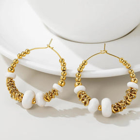 Brinco Argola Detalhada com Pérola Shell - Beverly Joias