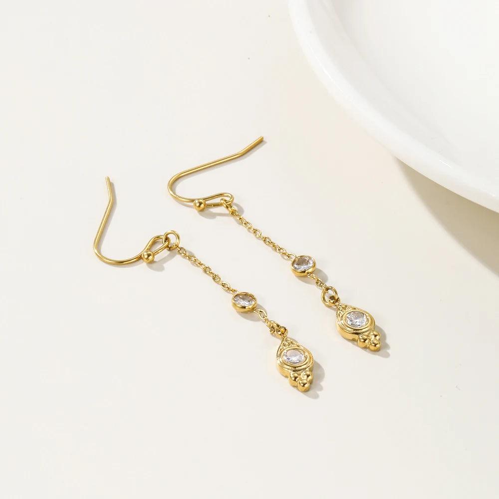 Brinco com Pingente em Corrente e Cristais Moissanite - Beverly Joias
