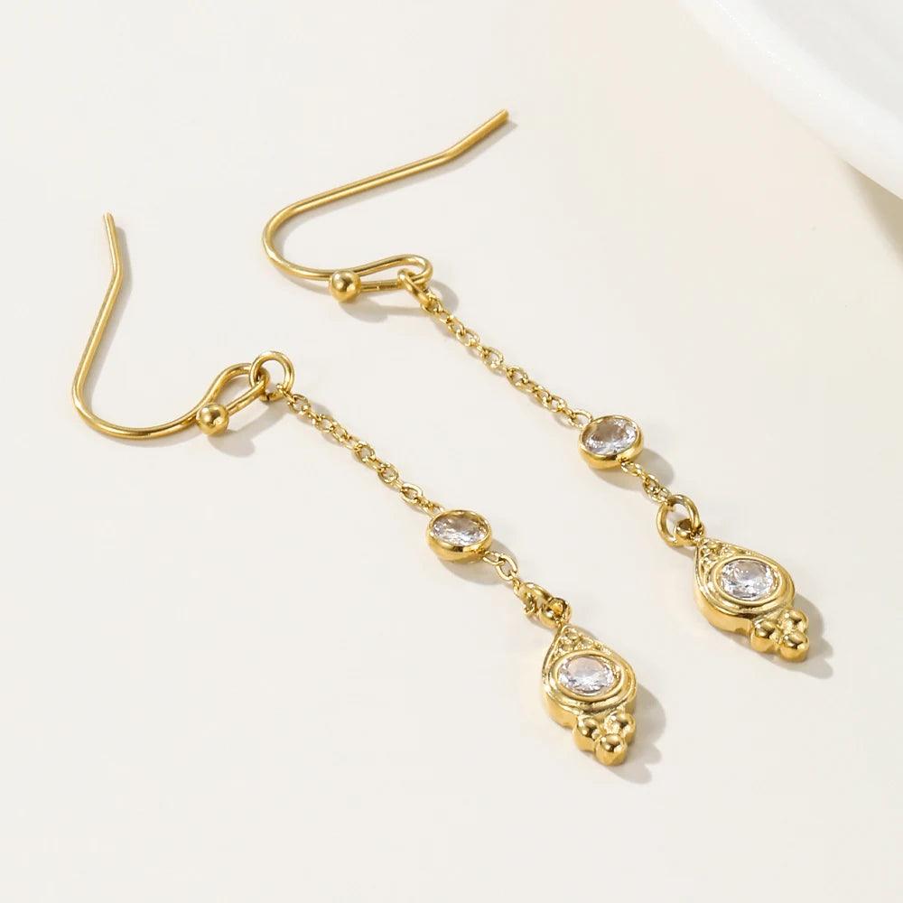 Brinco com Pingente em Corrente e Cristais Moissanite - Beverly Joias
