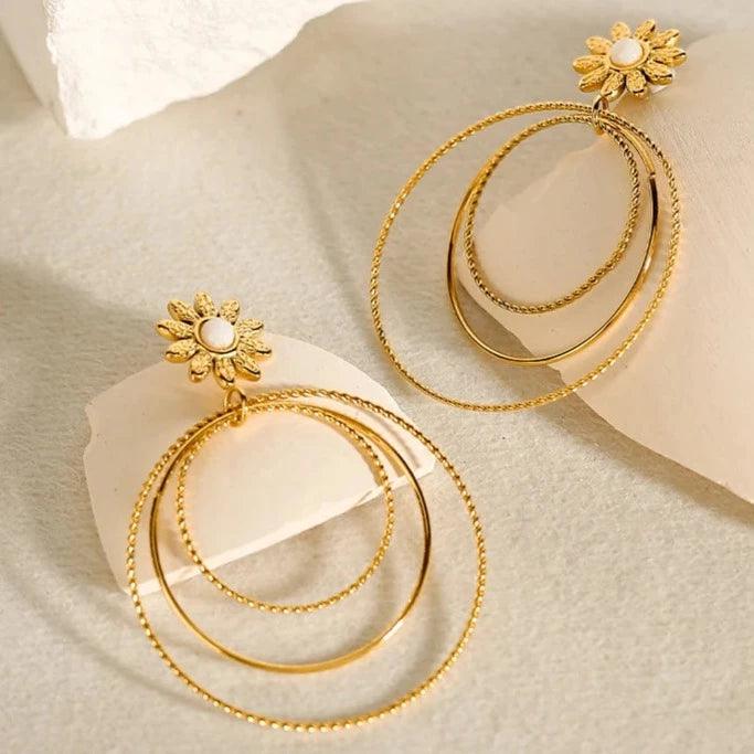 Brinco Floral com Argola Tripla e Pérola - Beverly Joias