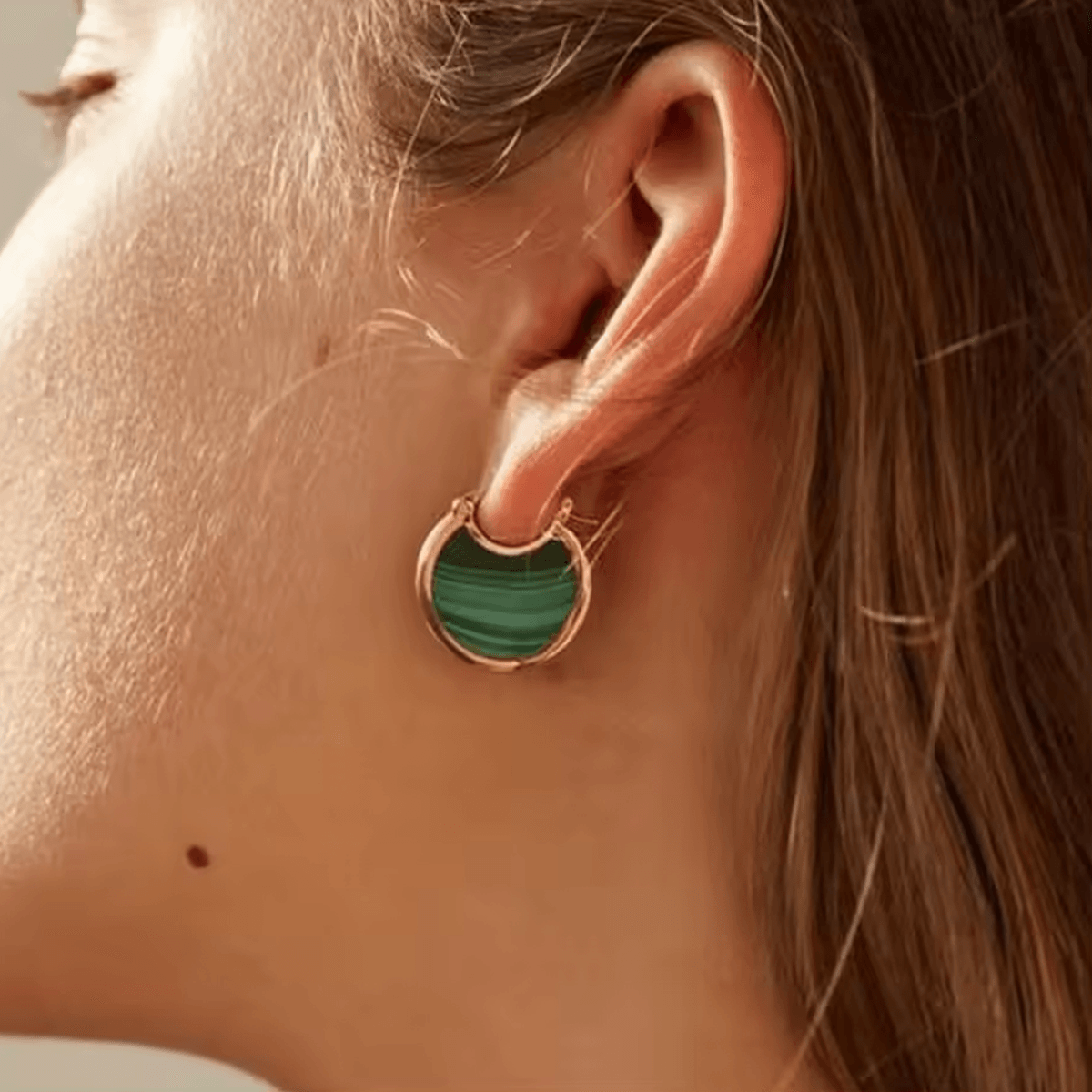 Brinco Meia Lua com Pedra Lisa - Beverly Joias