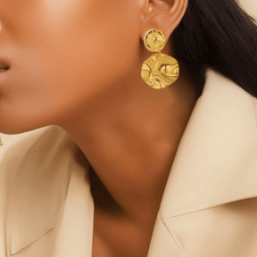 Brinco Prato de Ouro Irregular - Beverly Joias